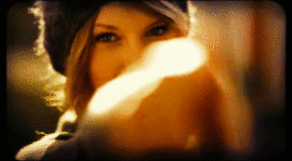 taylor_swift_gif_2_by_smailyalways-d4n18