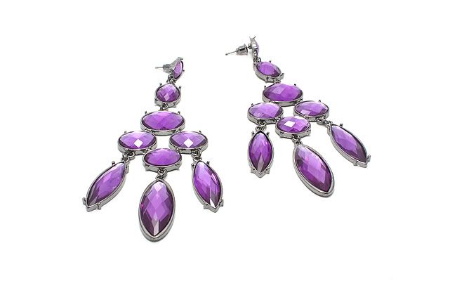 IMAGE: http://i827.photobucket.com/albums/zz198/SitaraPhotos/Lightbox/purplegems2.jpg